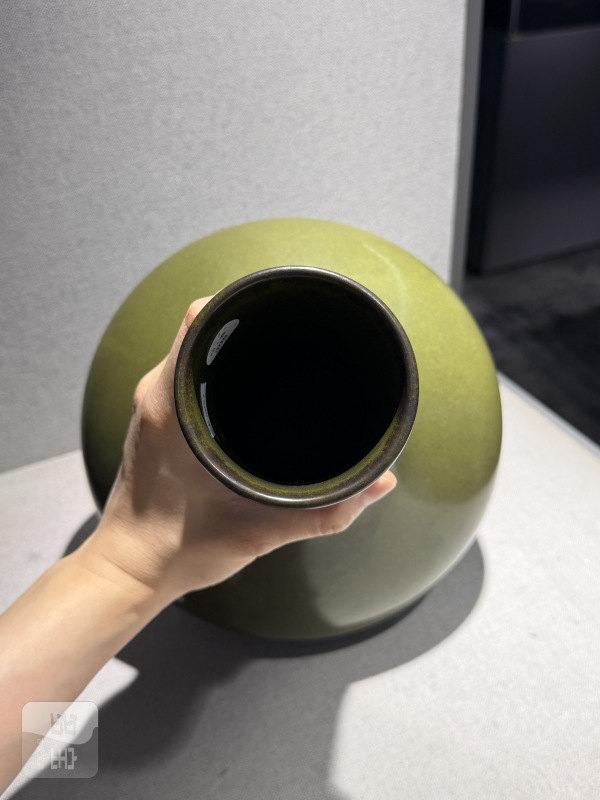清乾隆 蟹甲青釉荸荠瓶 - 图9